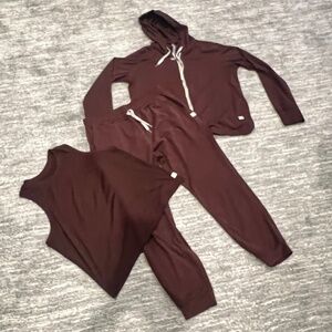 Vuori Women's Set in Ruby Heather